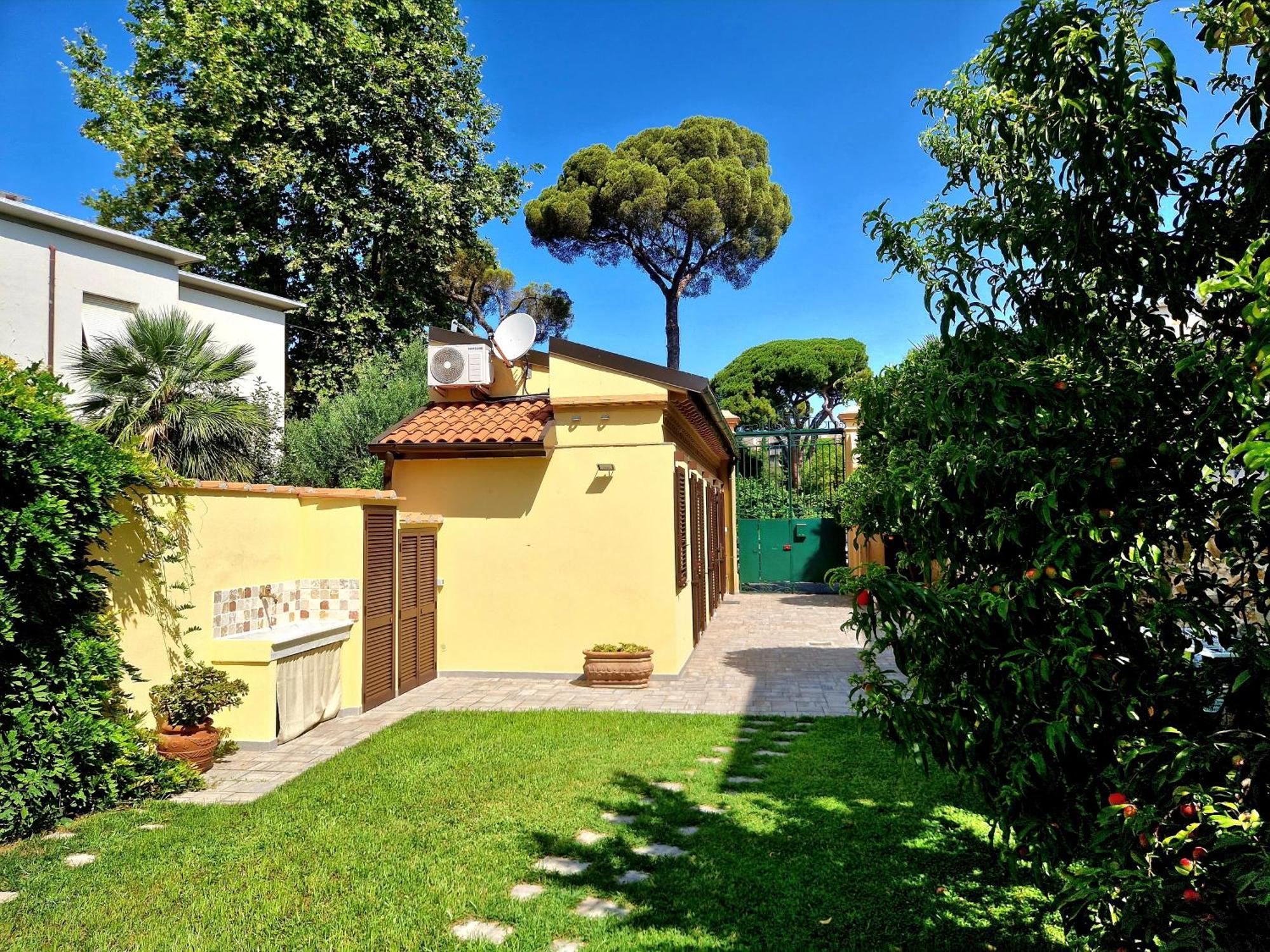 Serra Di Mare Casa Con Giardino Ліворно Екстер'єр фото