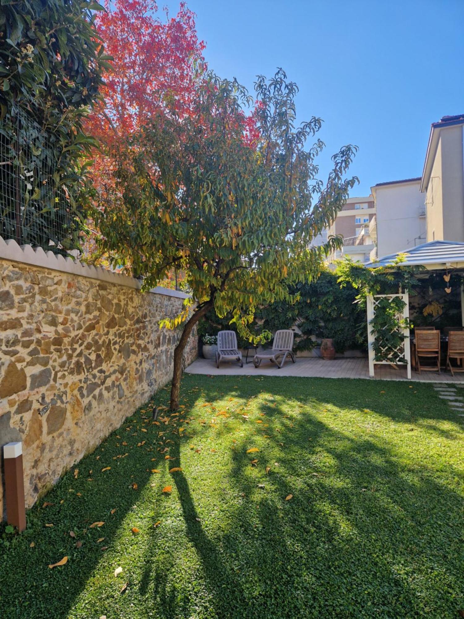 Serra Di Mare Casa Con Giardino Ліворно Екстер'єр фото